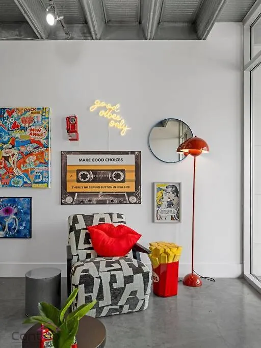 에드먼턴 Urban Pop Loft, Near Ice District, Ug Parking 아파트
